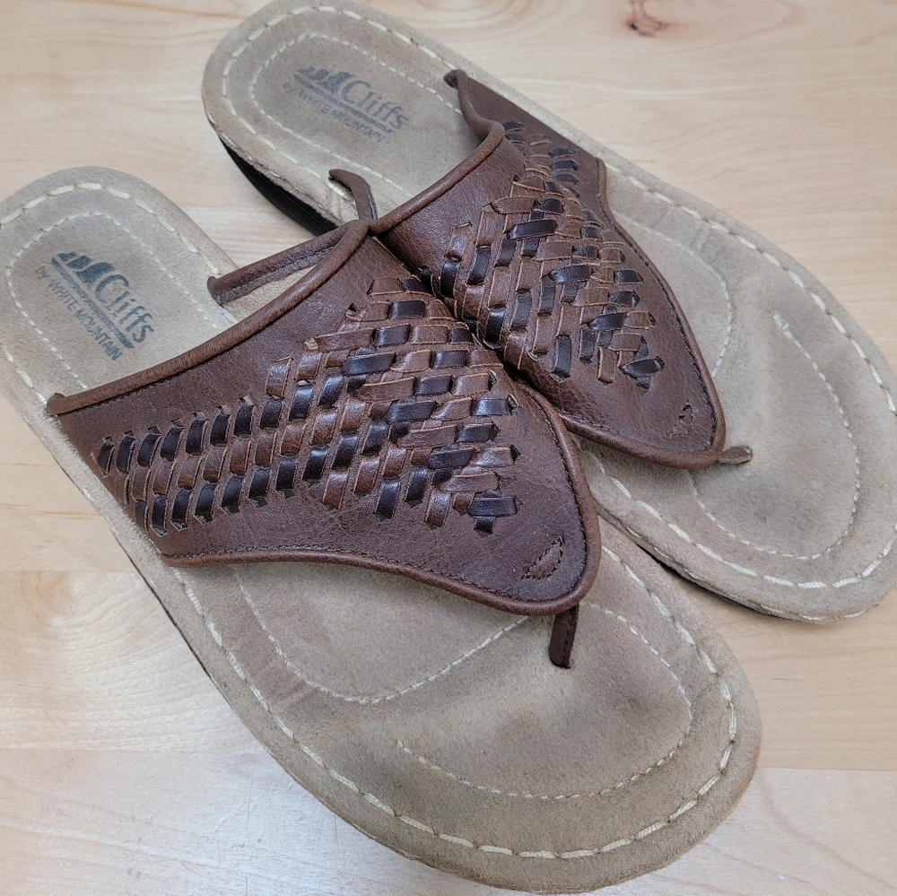 CLIFFS BY WHITE MTN | BRN LEATHER THONGS, SZ 9